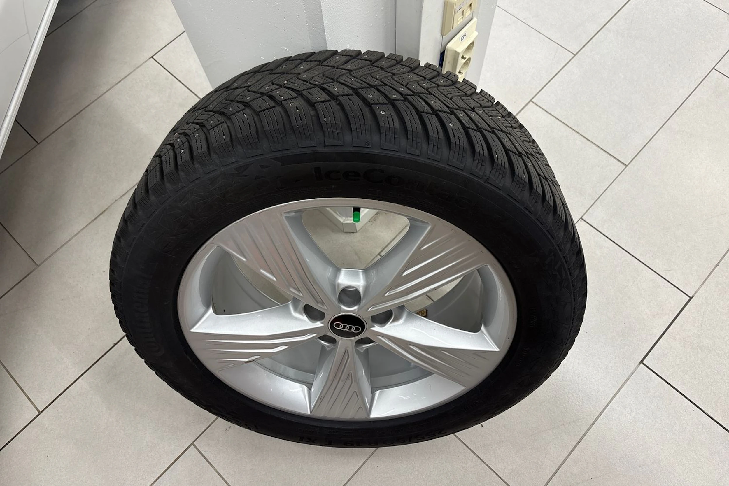 musta Audi Q4 e-tron 2023 kuva 13.