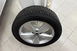 musta Audi Q4 e-tron 2023 kuva 13.