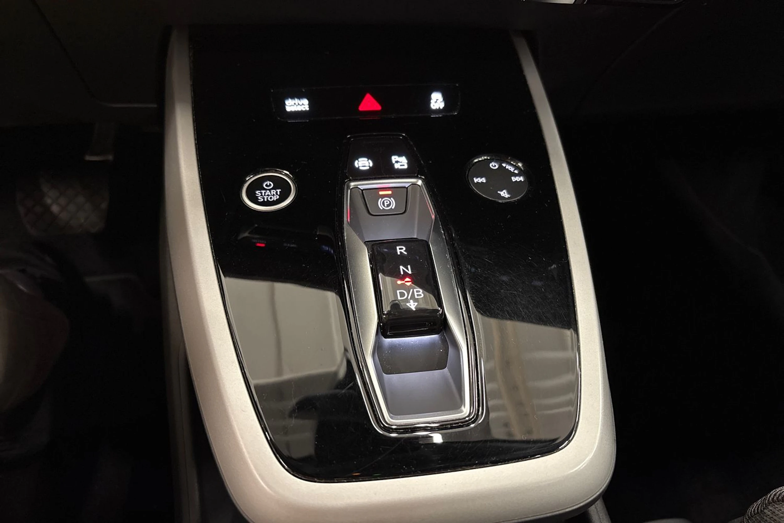 musta Audi Q4 e-tron 2023 kuva 21.