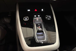 musta Audi Q4 e-tron 2023 kuva 21.
