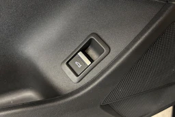 musta Audi Q4 e-tron 2023 kuva 25.