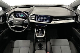 harmaa Audi Q4 e-tron 2023 kuva 9.