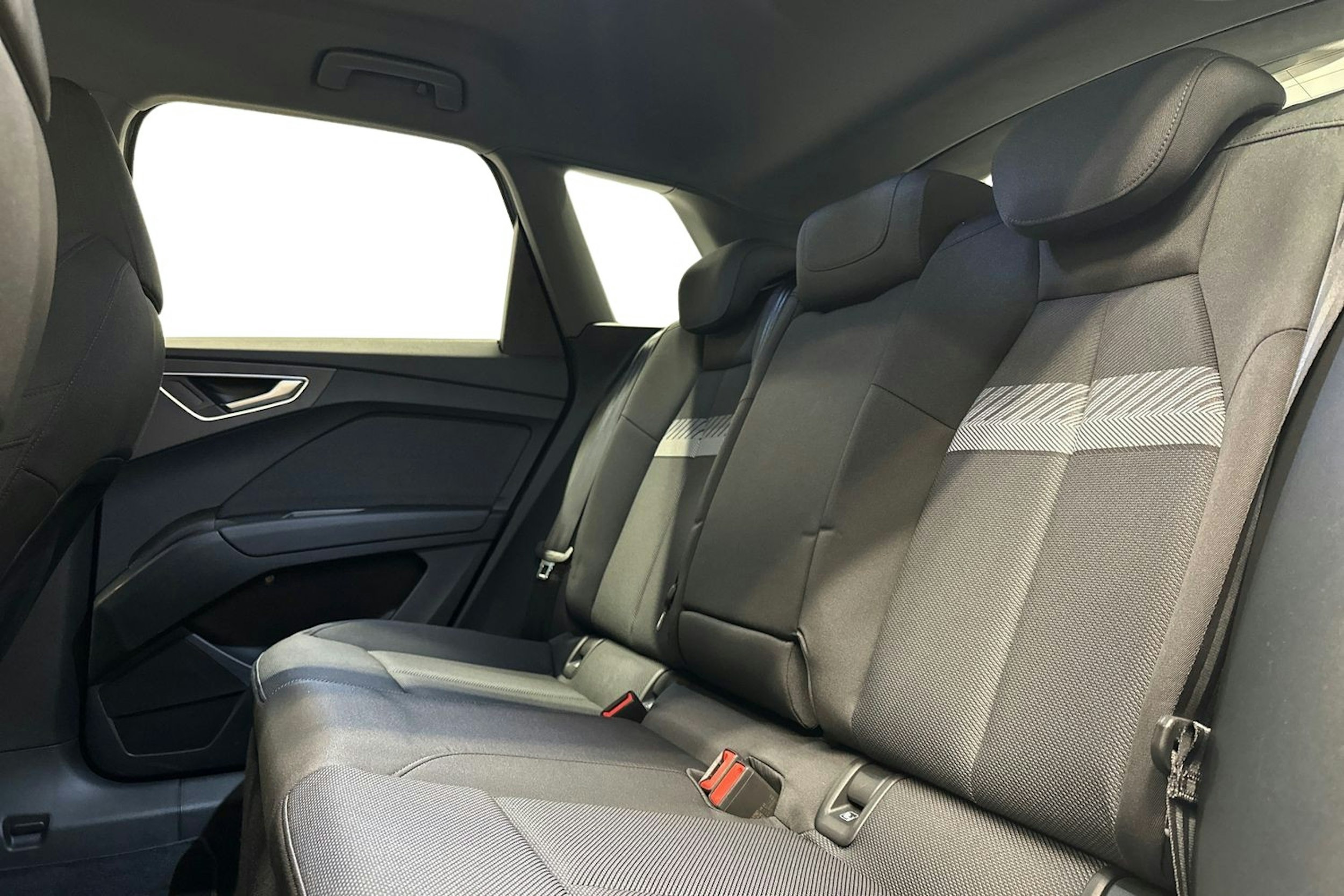 harmaa Audi Q4 e-tron 2023 kuva 10.