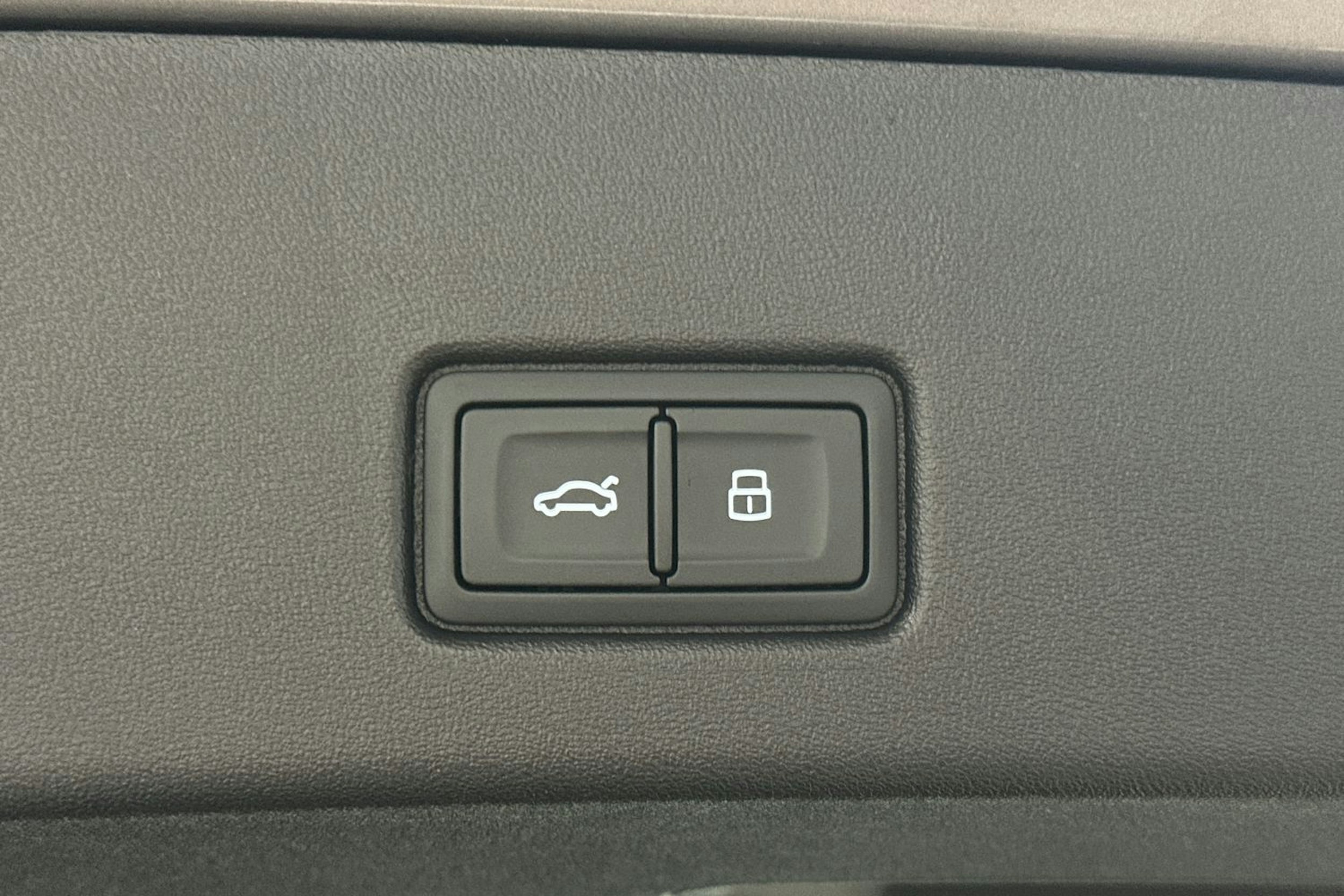 harmaa Audi Q4 e-tron 2023 kuva 14.