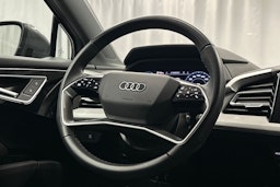 harmaa Audi Q4 e-tron 2023 kuva 15.