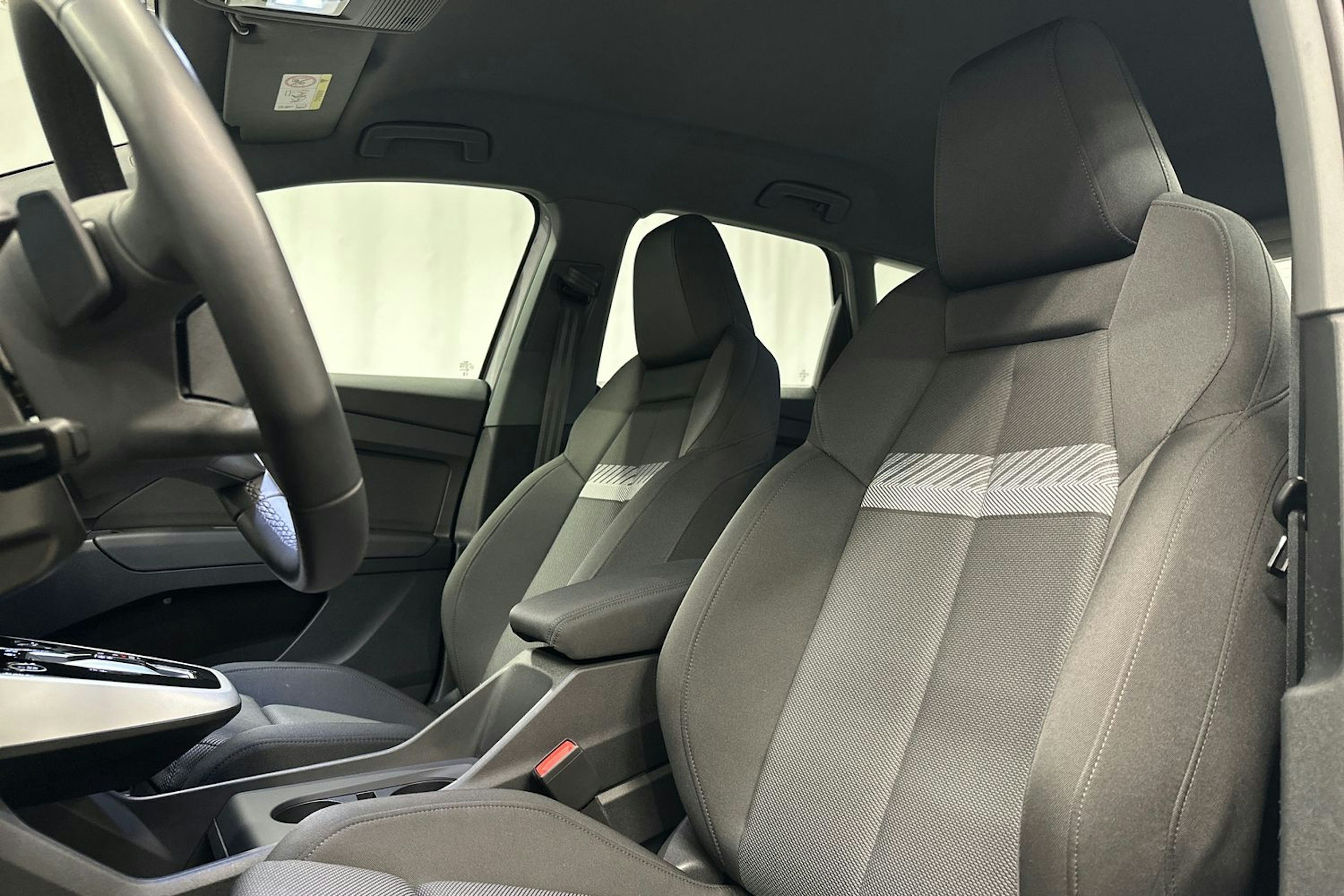 harmaa Audi Q4 e-tron 2023 kuva 16.