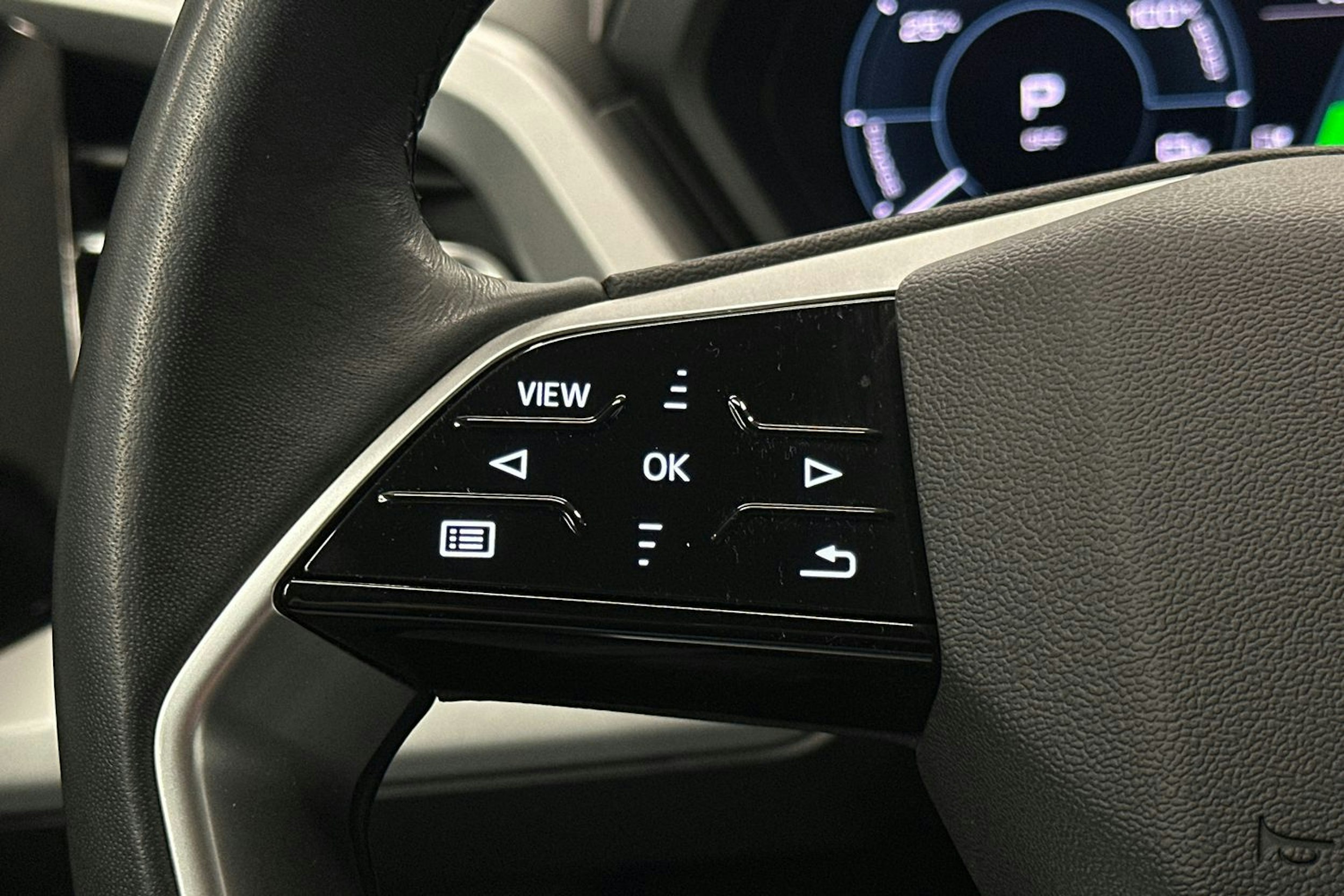 harmaa Audi Q4 e-tron 2023 kuva 17.