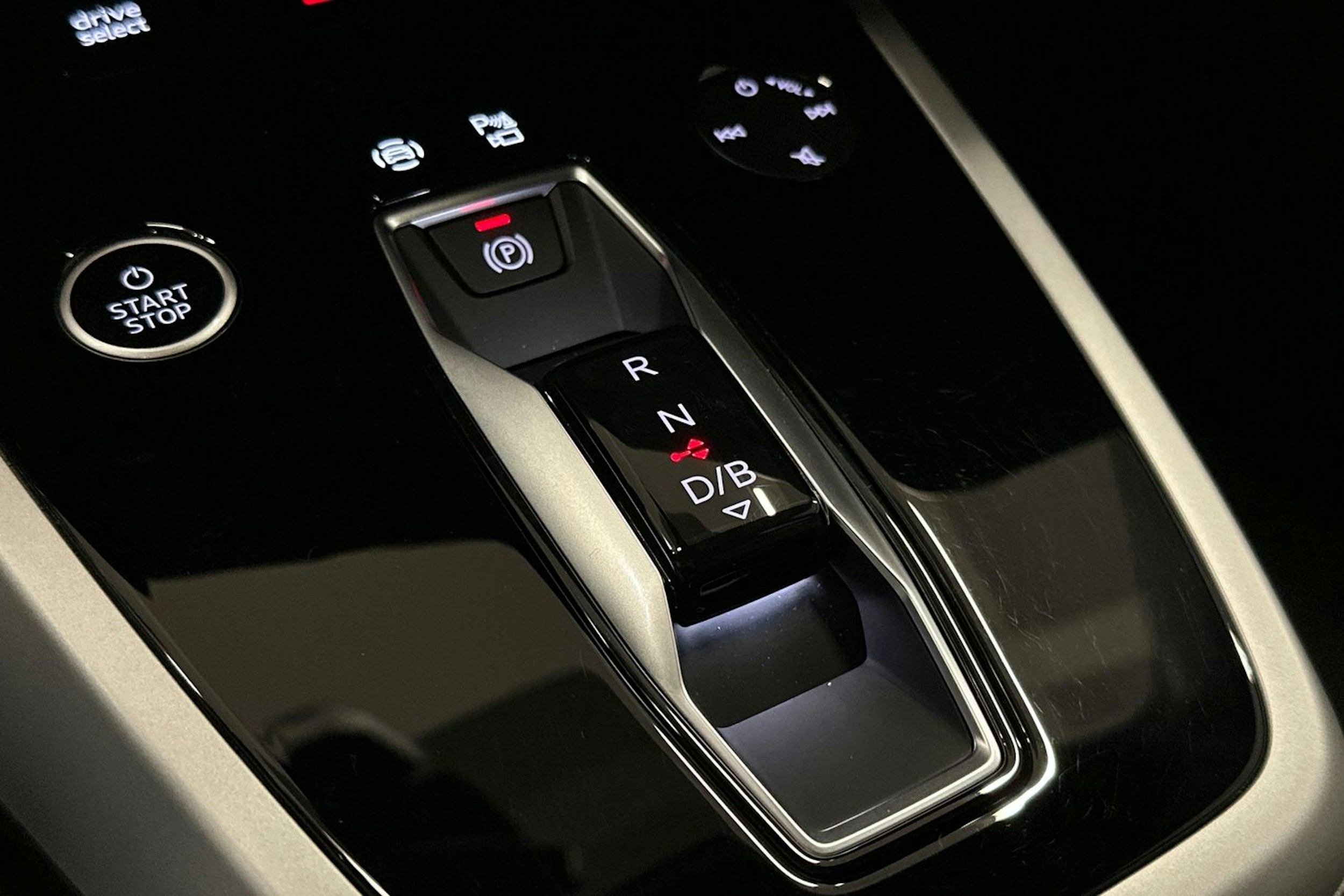 harmaa Audi Q4 e-tron 2023 kuva 30.