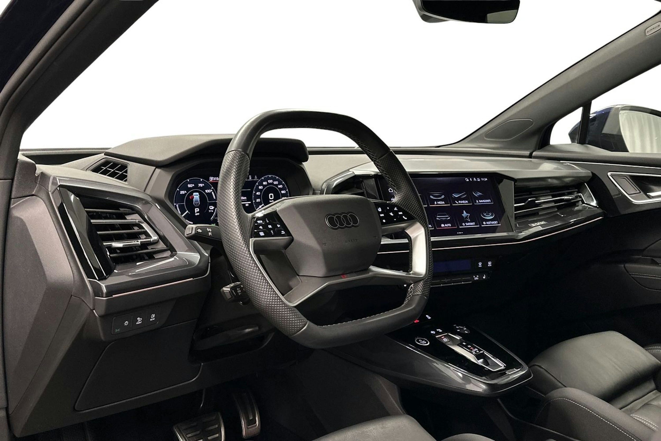 sininen Audi Q4 e-tron 2023 kuva 6.