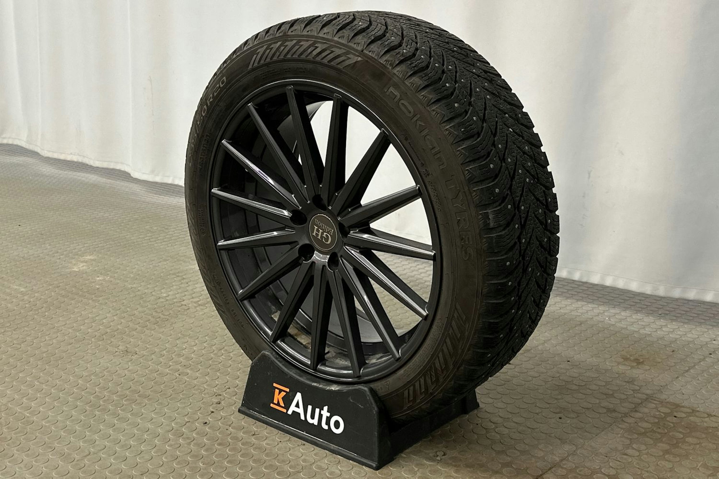 sininen Audi Q4 e-tron 2023 kuva 10.