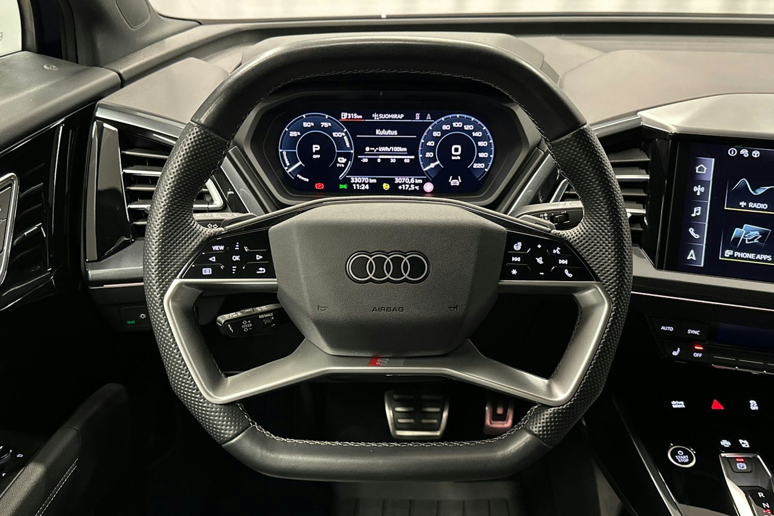 sininen Audi Q4 e-tron 2023 kuva 12.