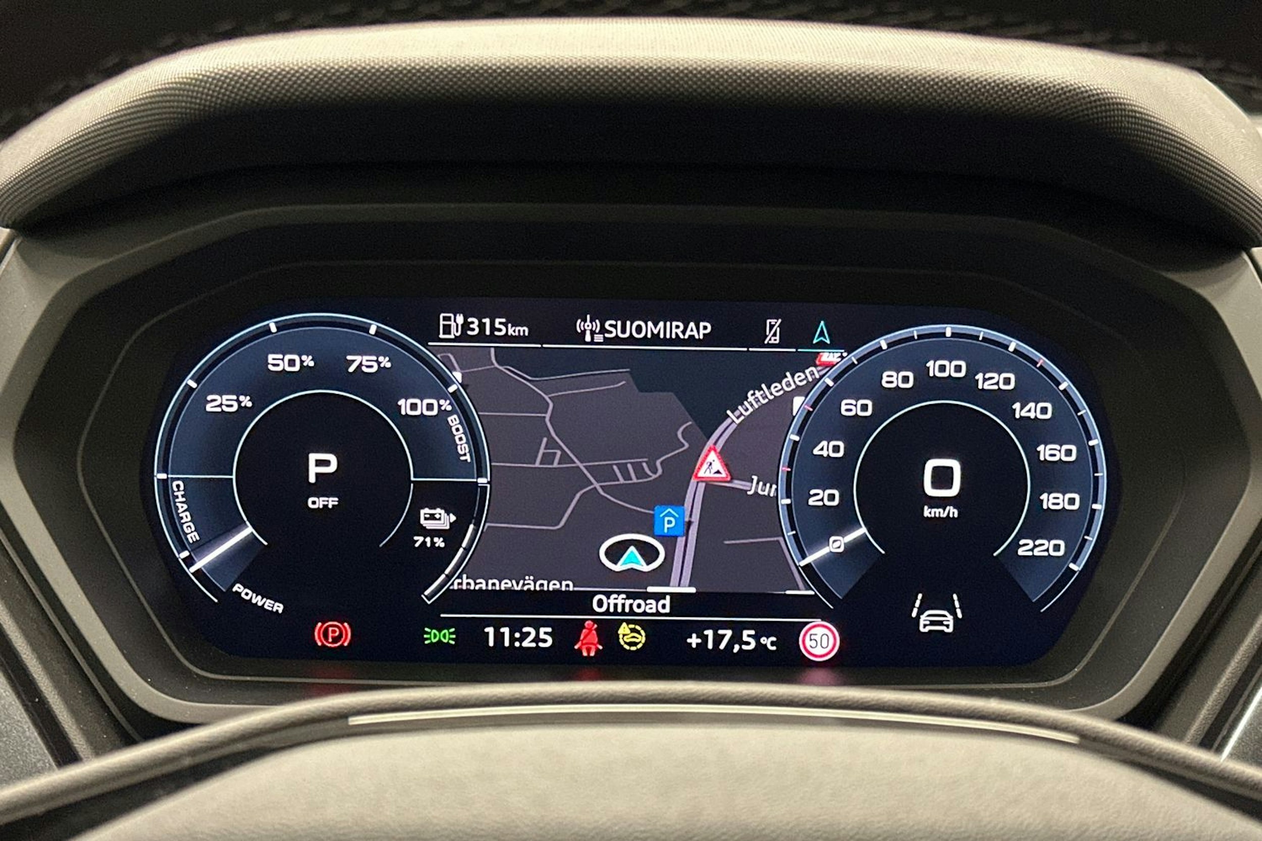 sininen Audi Q4 e-tron 2023 kuva 15.