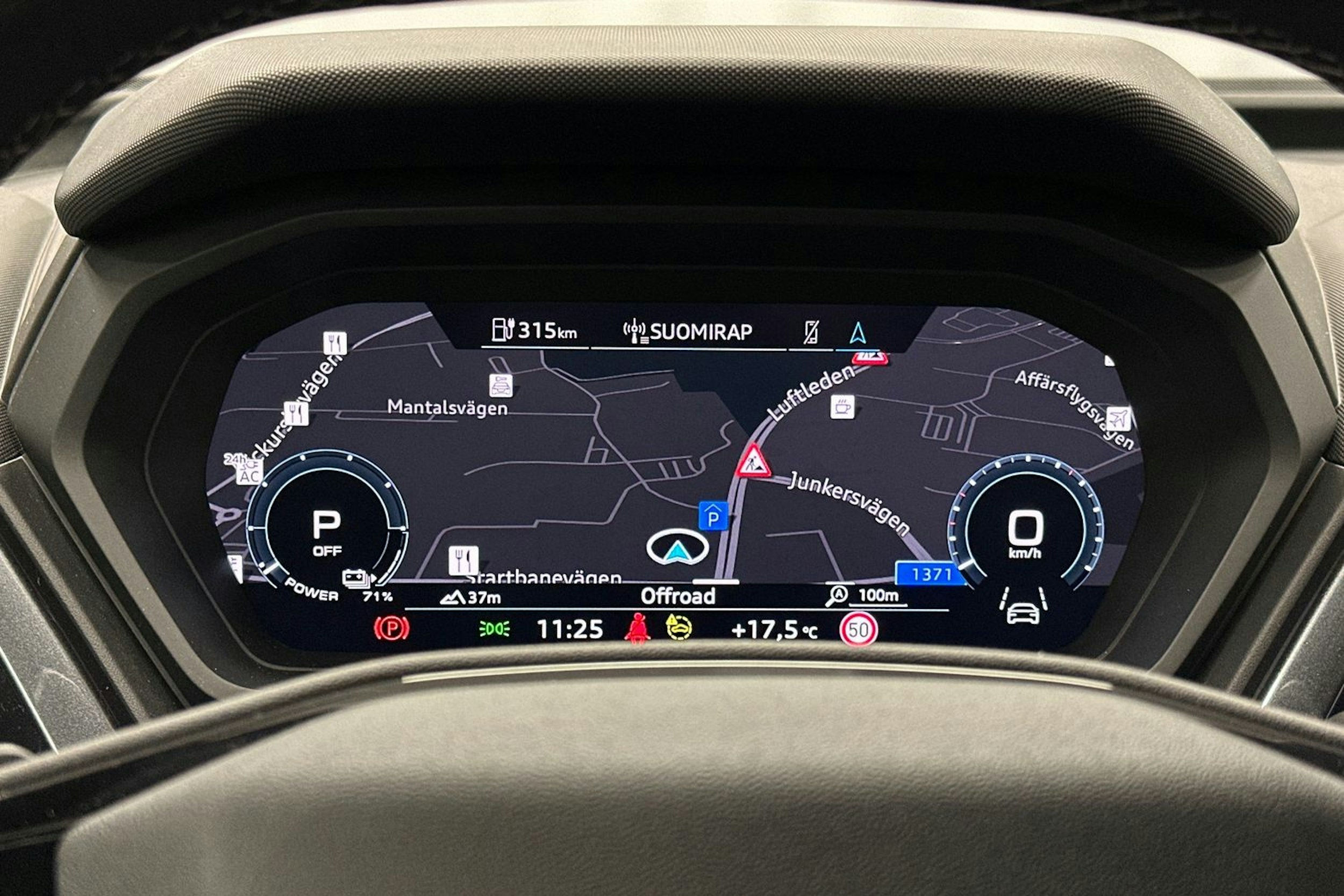 sininen Audi Q4 e-tron 2023 kuva 16.