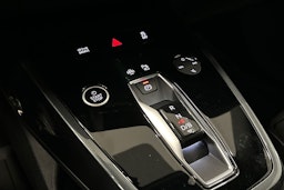 sininen Audi Q4 e-tron 2023 kuva 18.
