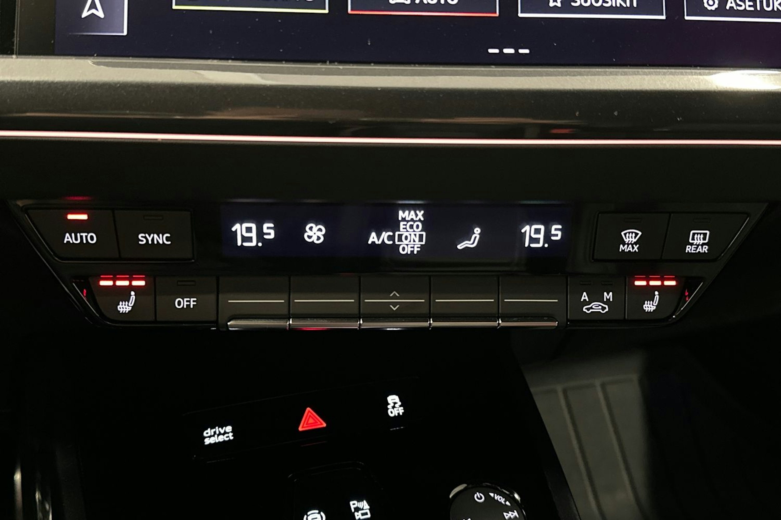 sininen Audi Q4 e-tron 2023 kuva 19.