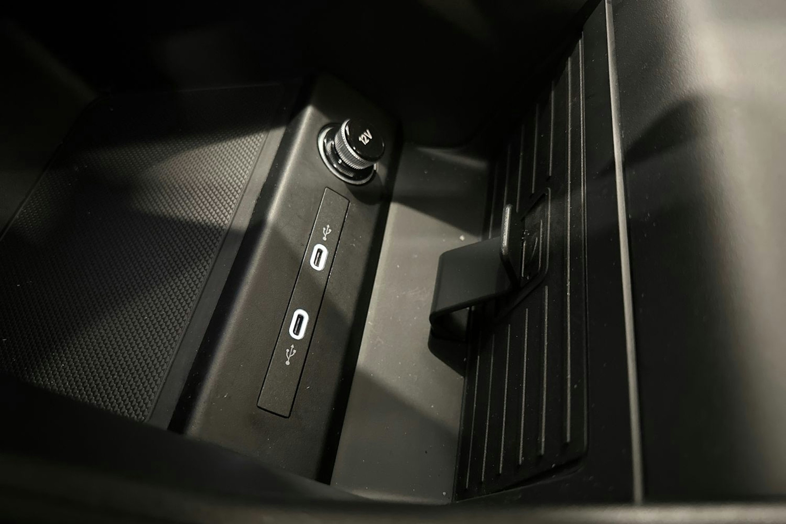 sininen Audi Q4 e-tron 2023 kuva 20.