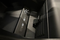 sininen Audi Q4 e-tron 2023 kuva 20.