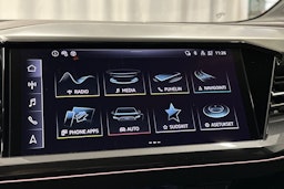 sininen Audi Q4 e-tron 2023 kuva 21.