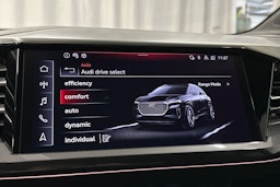 sininen Audi Q4 e-tron 2023 kuva 24.
