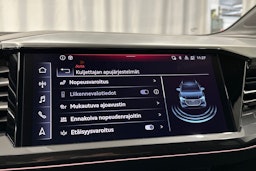sininen Audi Q4 e-tron 2023 kuva 25.