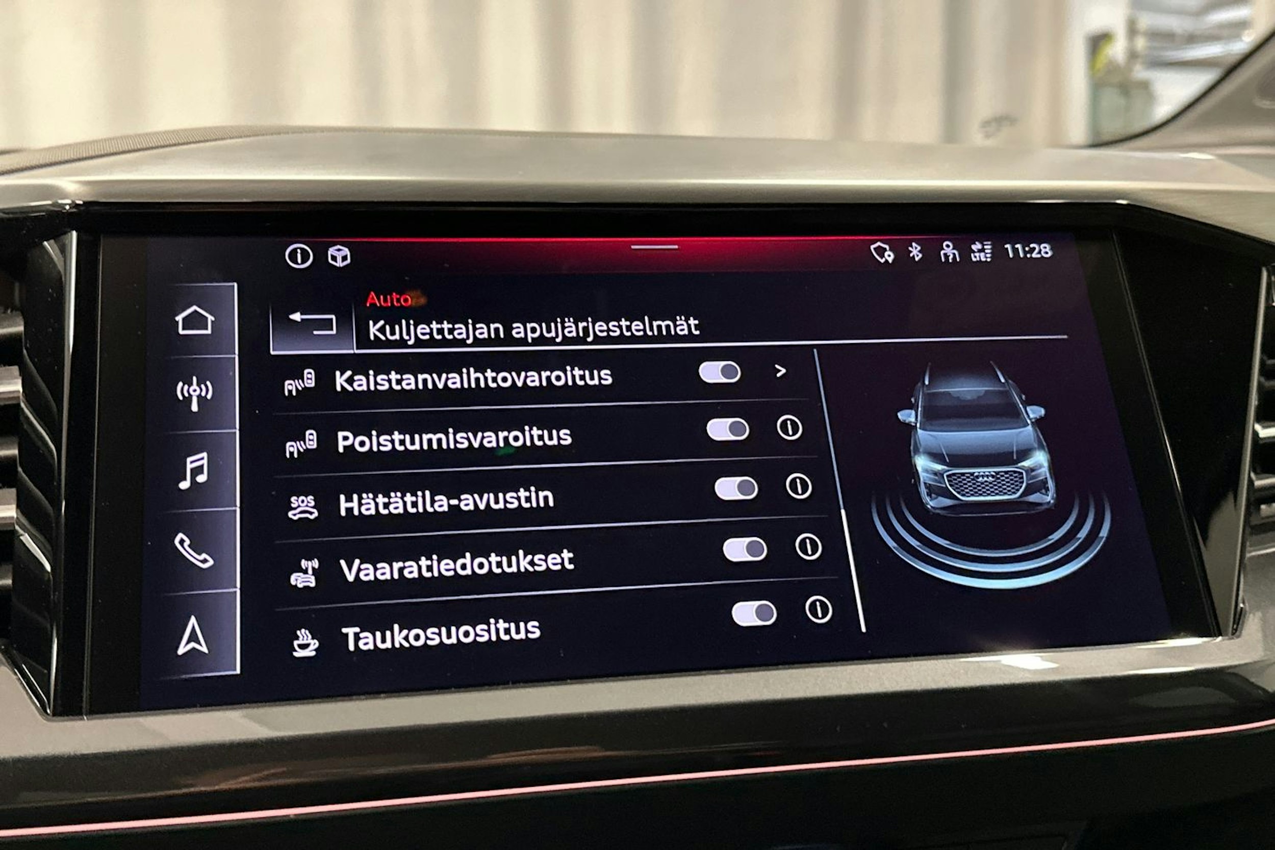 sininen Audi Q4 e-tron 2023 kuva 27.