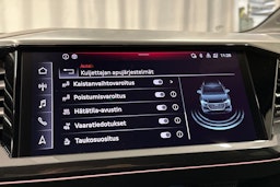sininen Audi Q4 e-tron 2023 kuva 27.