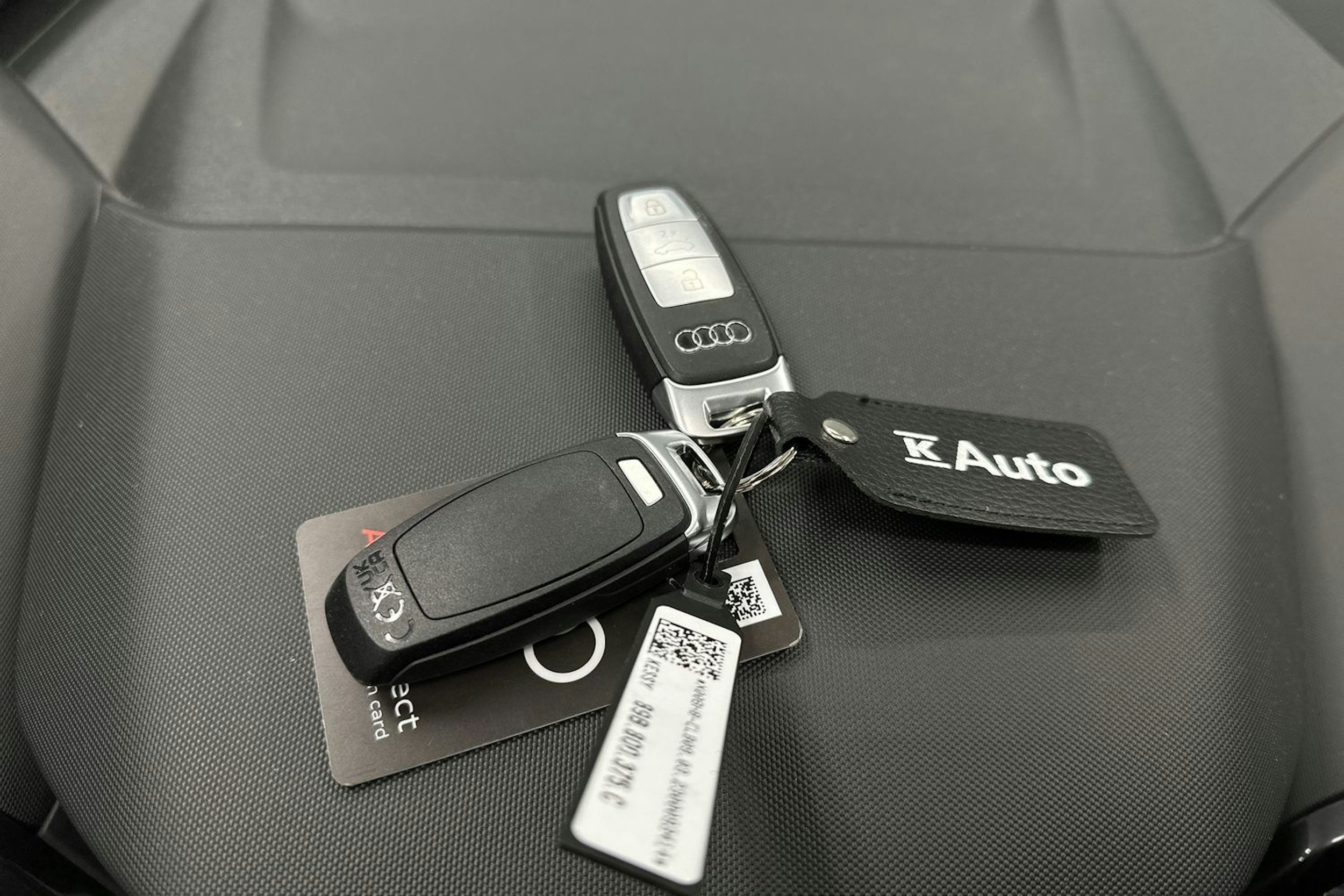 sininen Audi Q4 e-tron 2023 kuva 31.