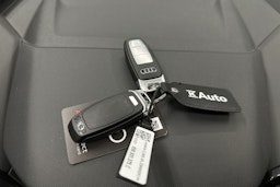 sininen Audi Q4 e-tron 2023 kuva 31.