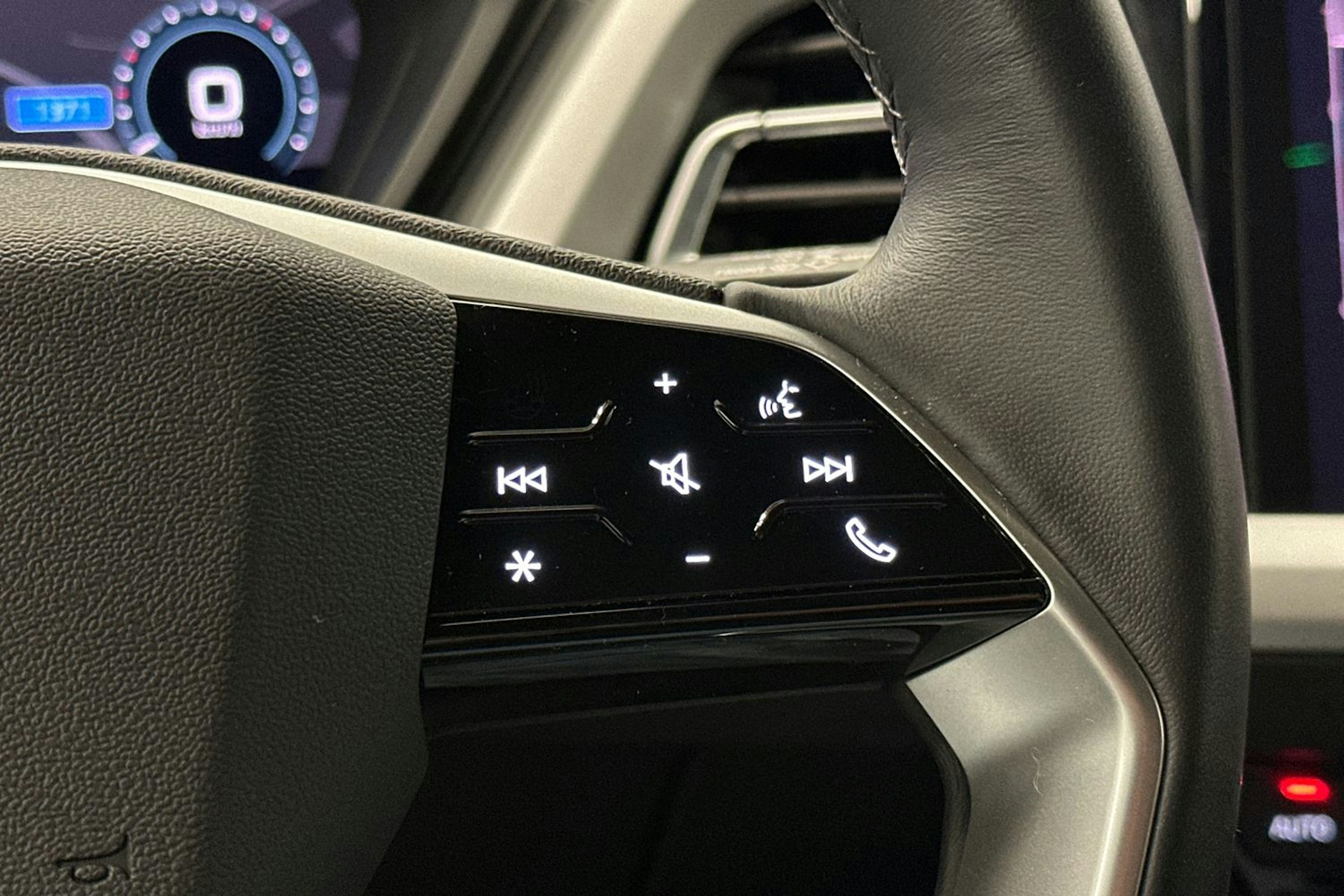 harmaa Audi Q4 e-tron 2023 kuva 19.
