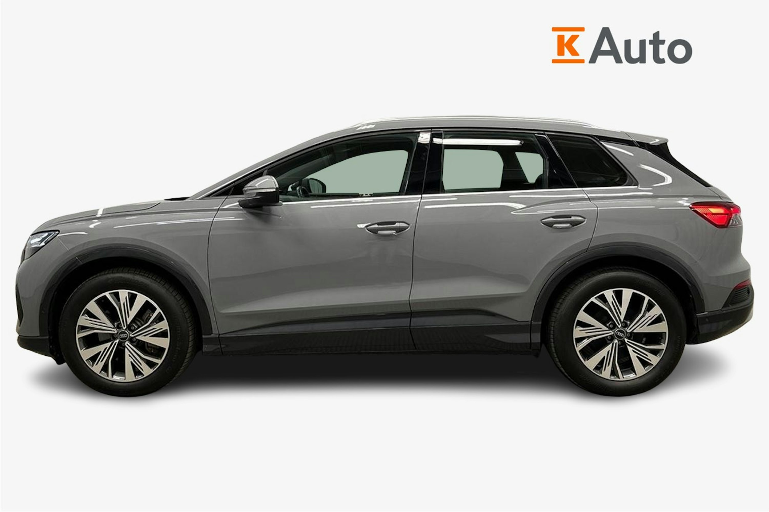 harmaa Audi Q4 e-tron 2023 kuva 6.