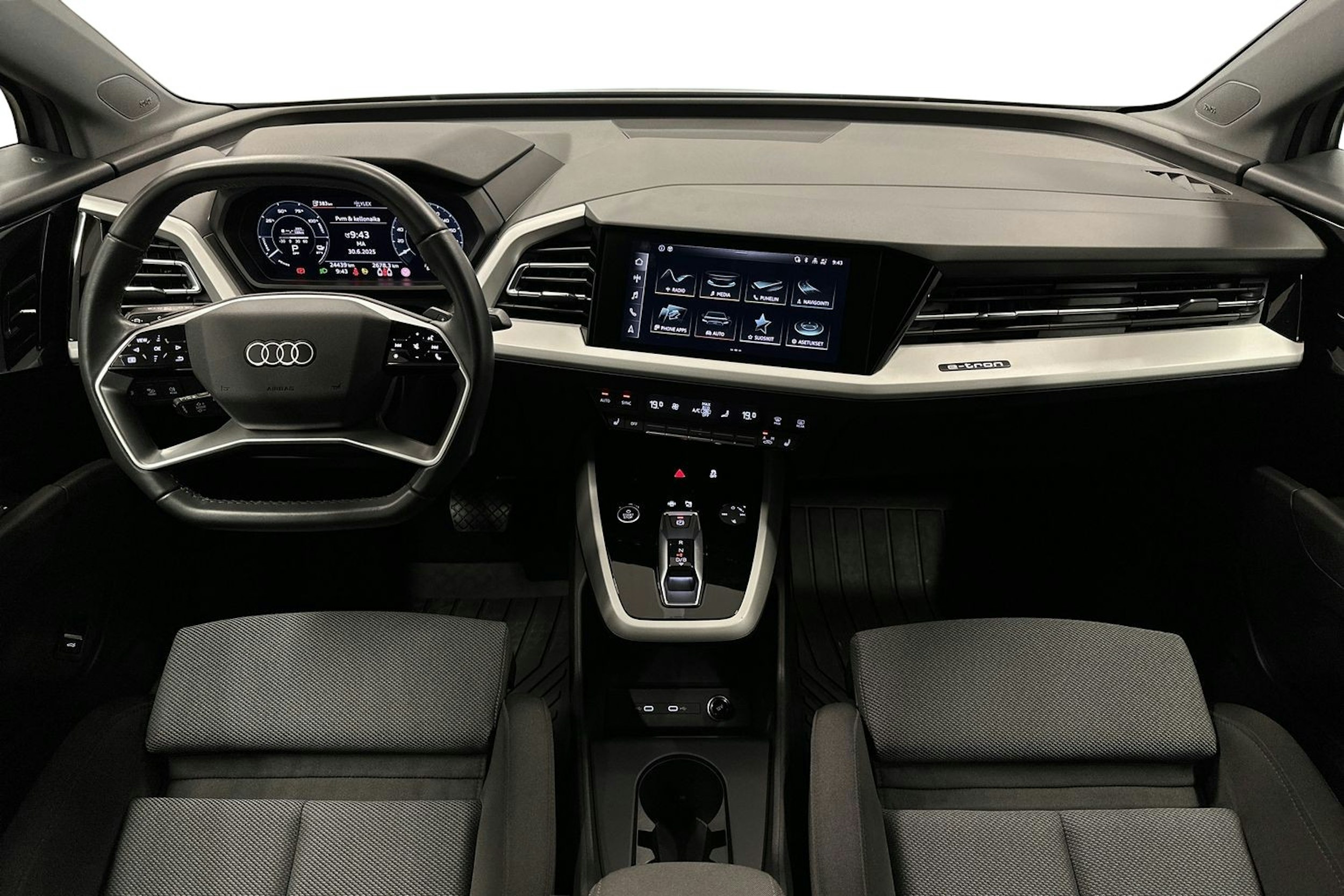 harmaa Audi Q4 e-tron 2023 kuva 9.