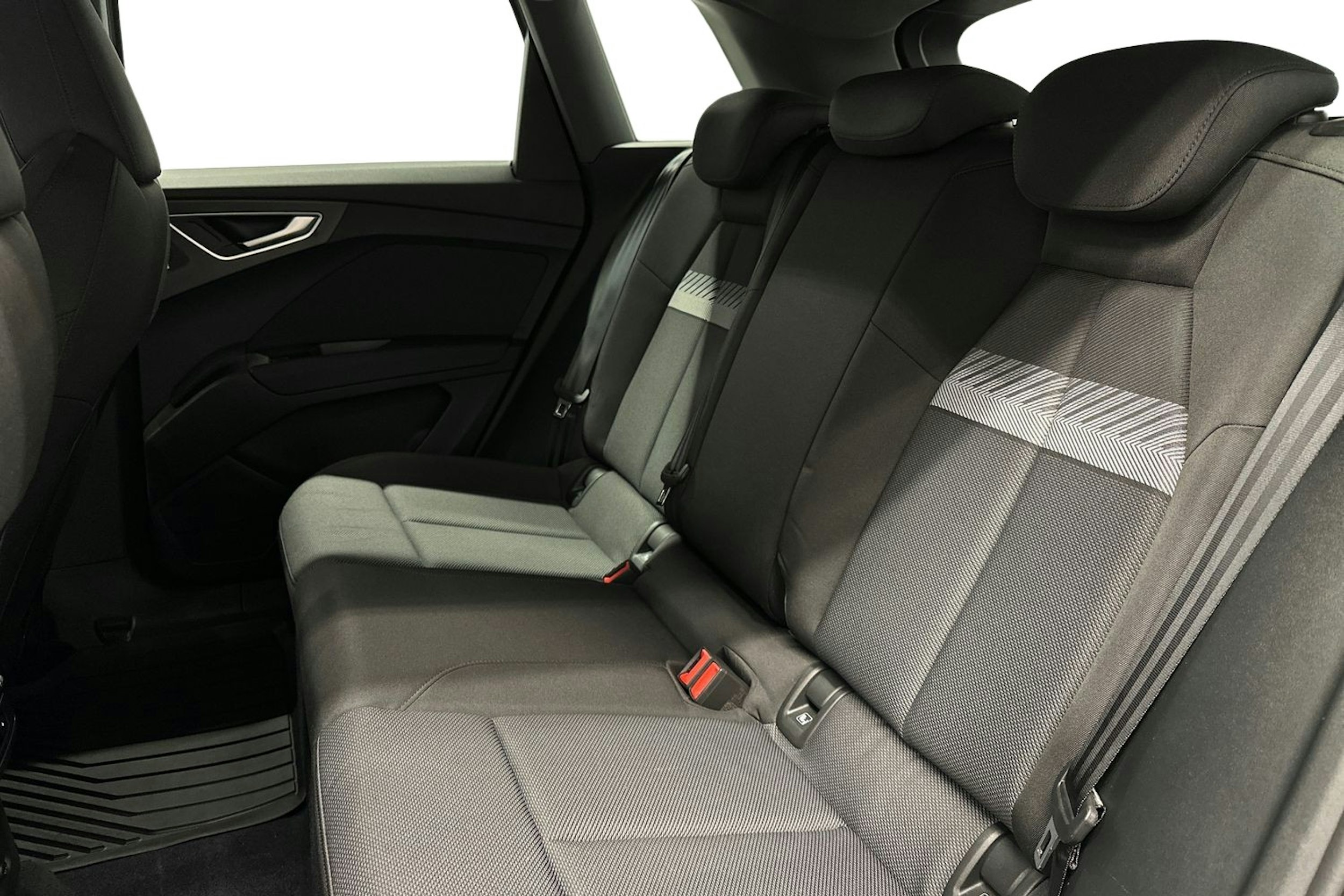 harmaa Audi Q4 e-tron 2023 kuva 10.