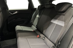 harmaa Audi Q4 e-tron 2023 kuva 10.