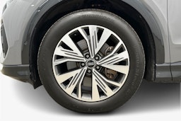 harmaa Audi Q4 e-tron 2023 kuva 11.