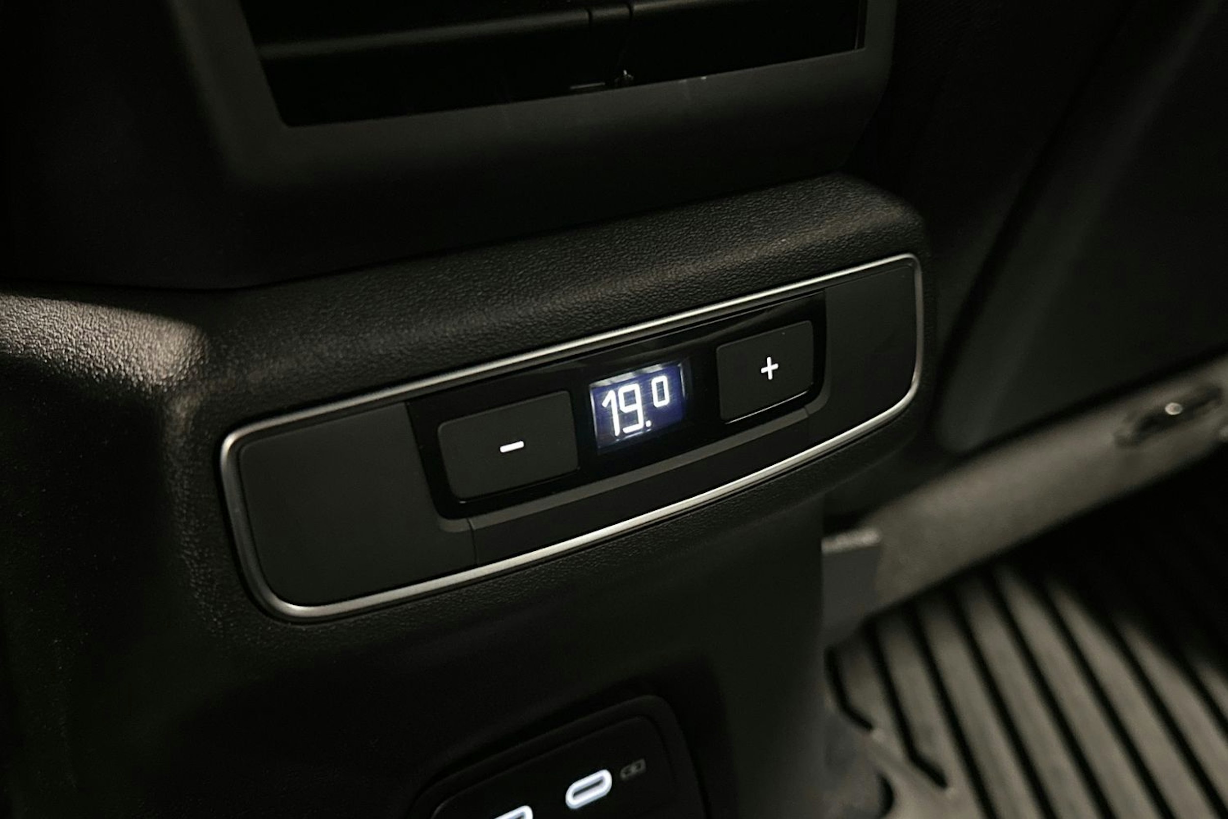 harmaa Audi Q4 e-tron 2023 kuva 17.