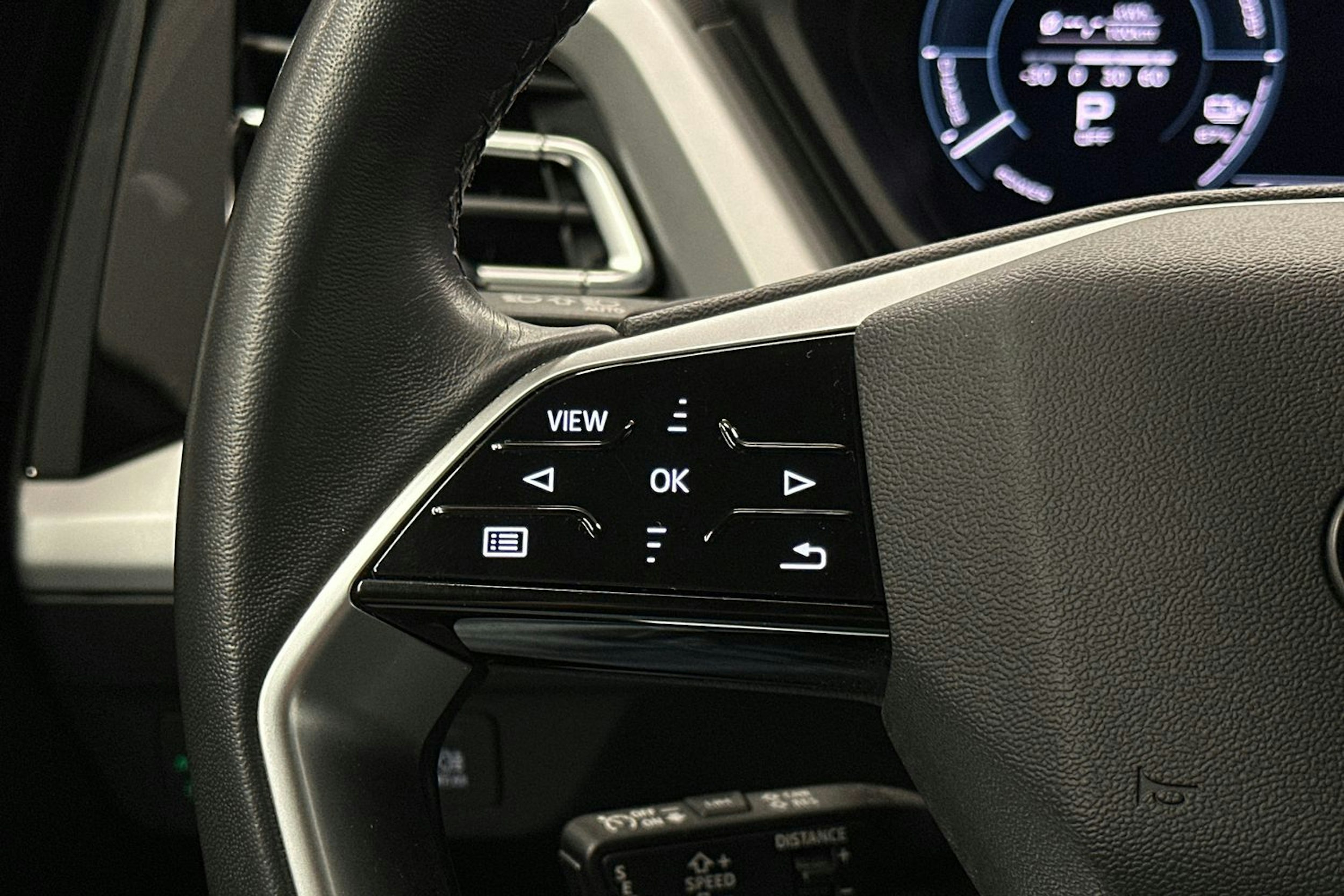harmaa Audi Q4 e-tron 2023 kuva 20.