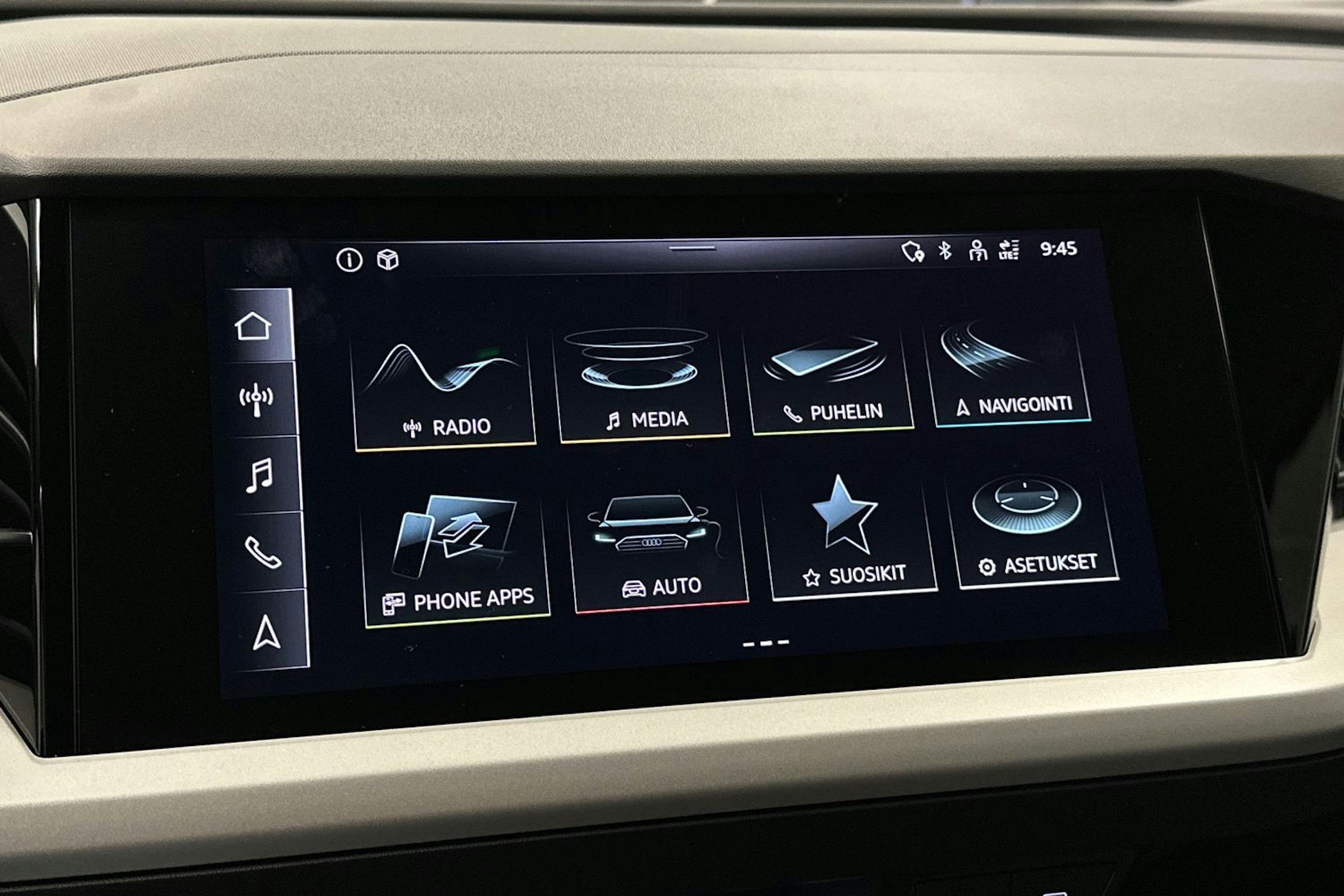 harmaa Audi Q4 e-tron 2023 kuva 24.