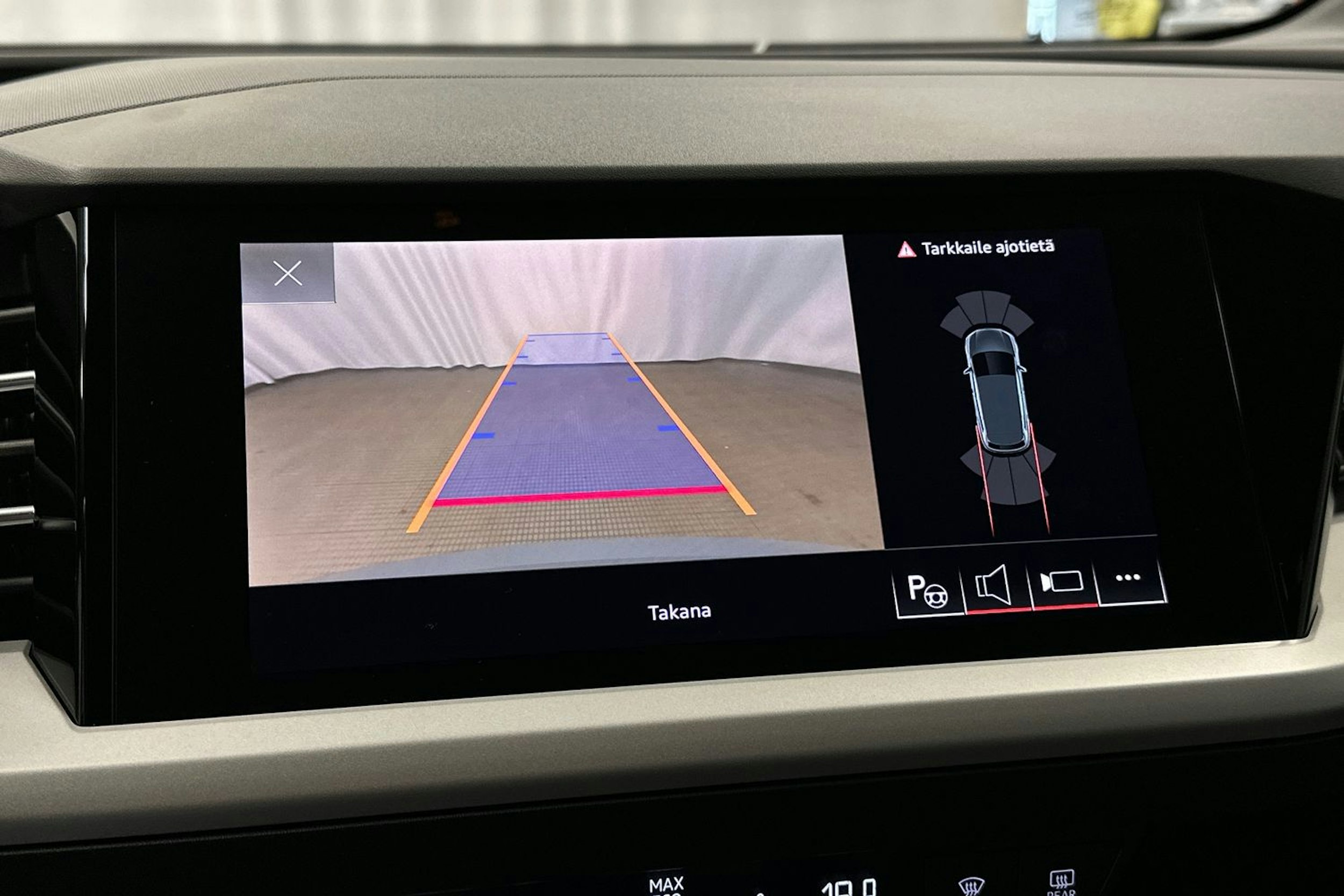 harmaa Audi Q4 e-tron 2023 kuva 29.