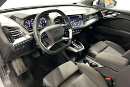 harmaa Audi Q4 e-tron 2023 kuva 3.