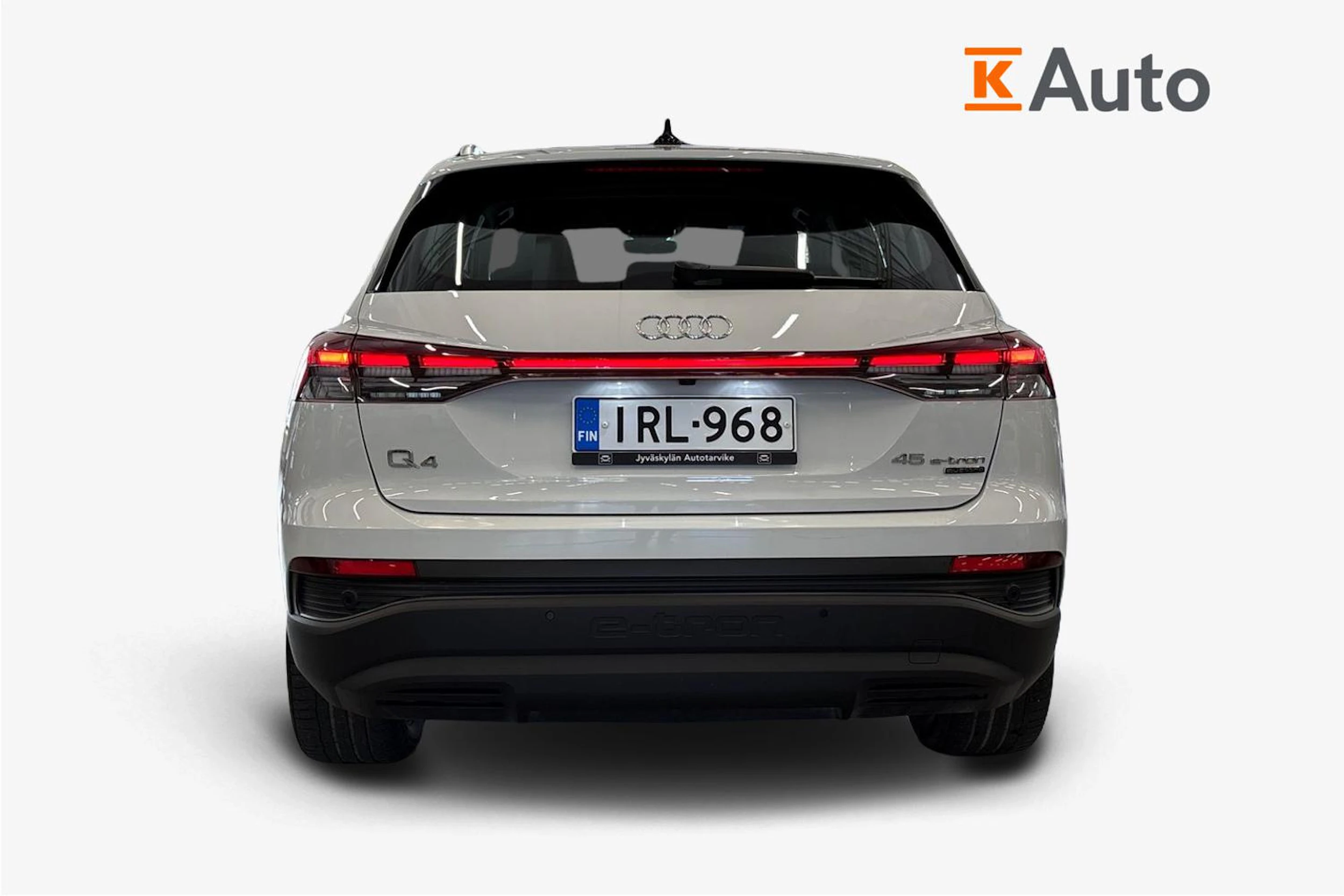 valkoinen Audi Q4 e-tron 2023 kuva 3.