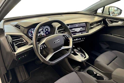 valkoinen Audi Q4 e-tron 2023 kuva 6.
