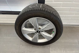 valkoinen Audi Q4 e-tron 2023 kuva 10.