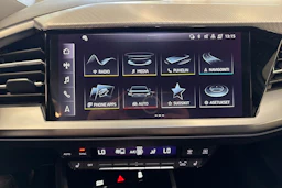 valkoinen Audi Q4 e-tron 2023 kuva 12.
