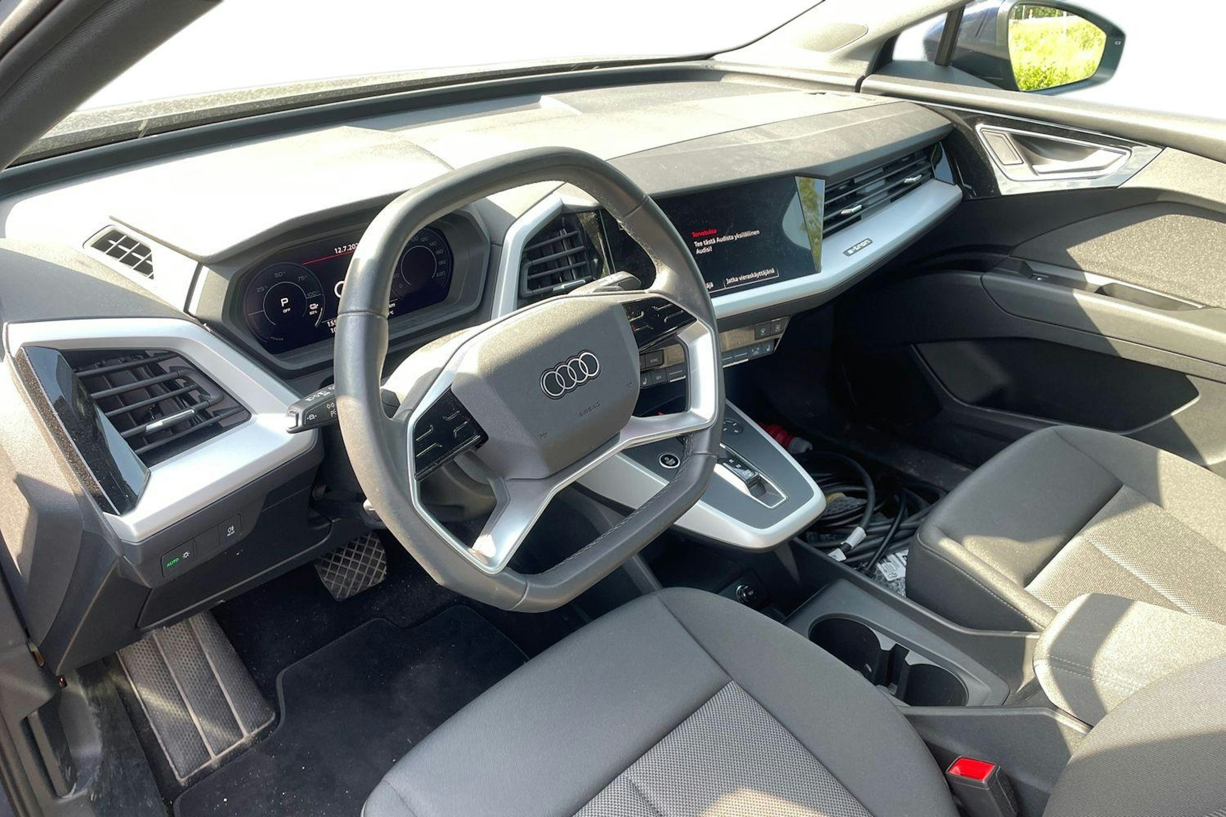 sininen Audi Q4 e-tron 2023 kuva 3.