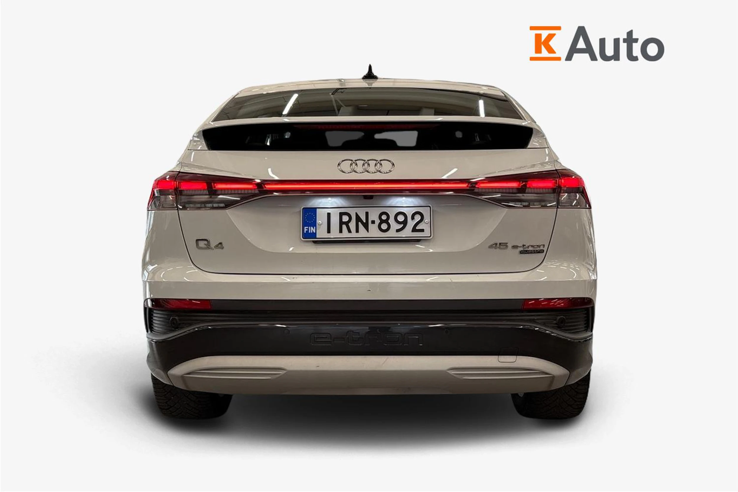 valkoinen Audi Q4 e-tron 2023 kuva 3.