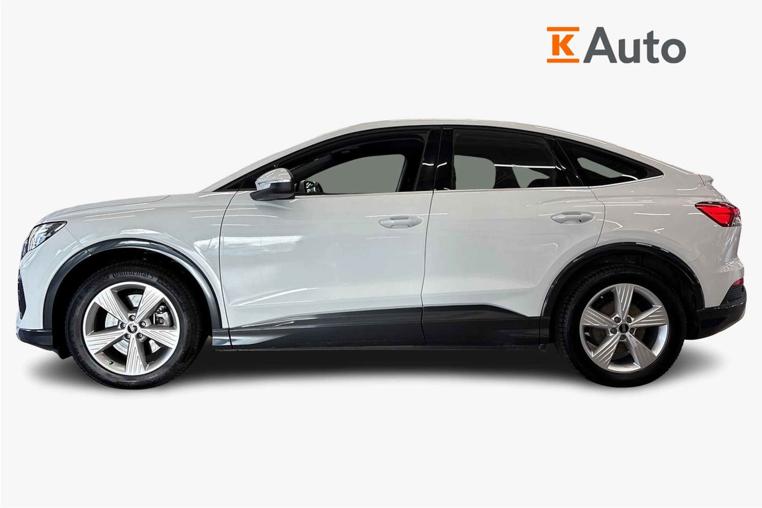 valkoinen Audi Q4 e-tron 2023 kuva 5.