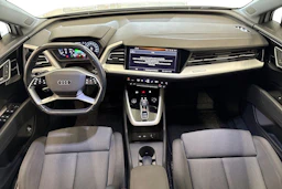 valkoinen Audi Q4 e-tron 2023 kuva 7.