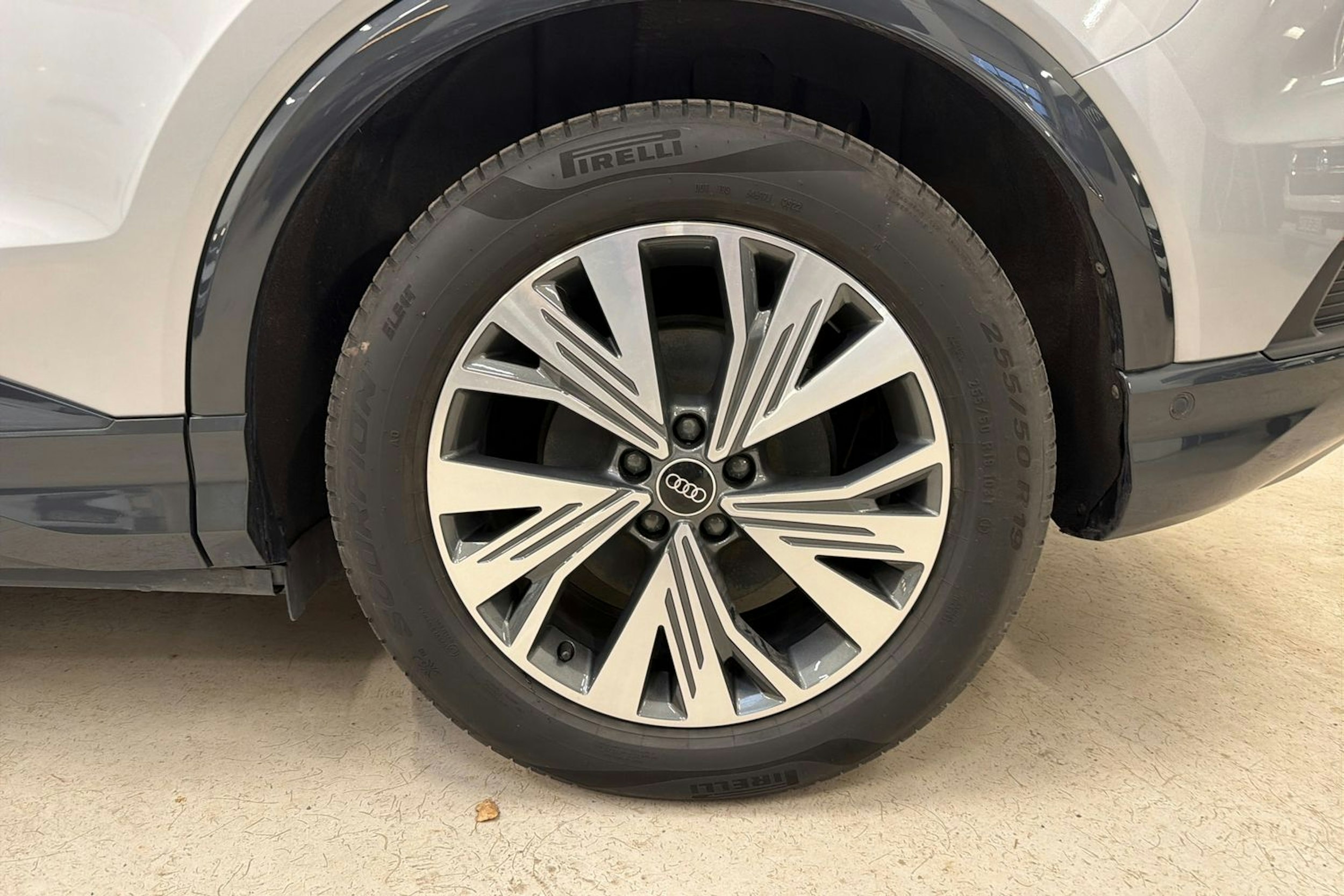 hopea Audi Q4 e-tron 2023 kuva 11.