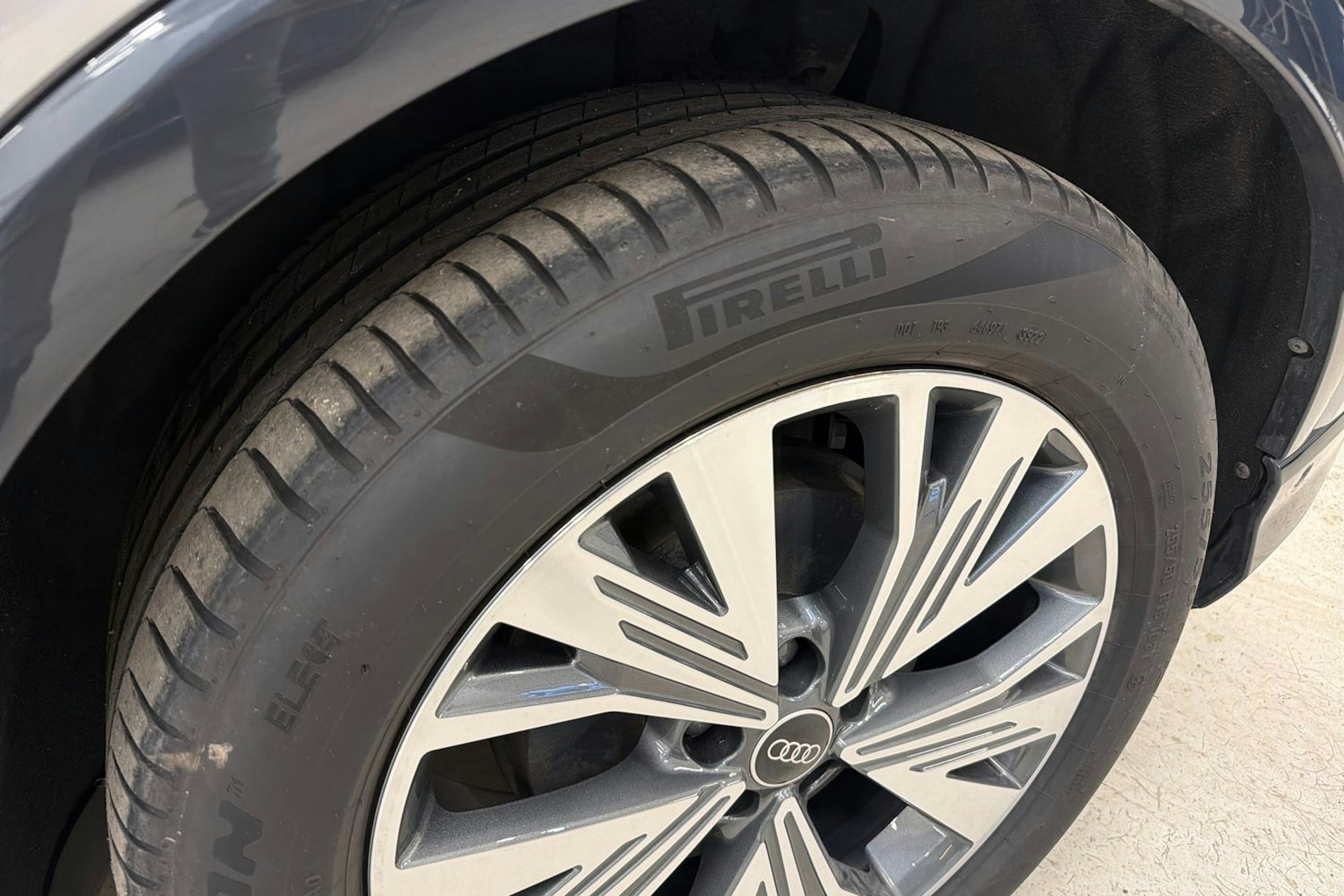 hopea Audi Q4 e-tron 2023 kuva 13.