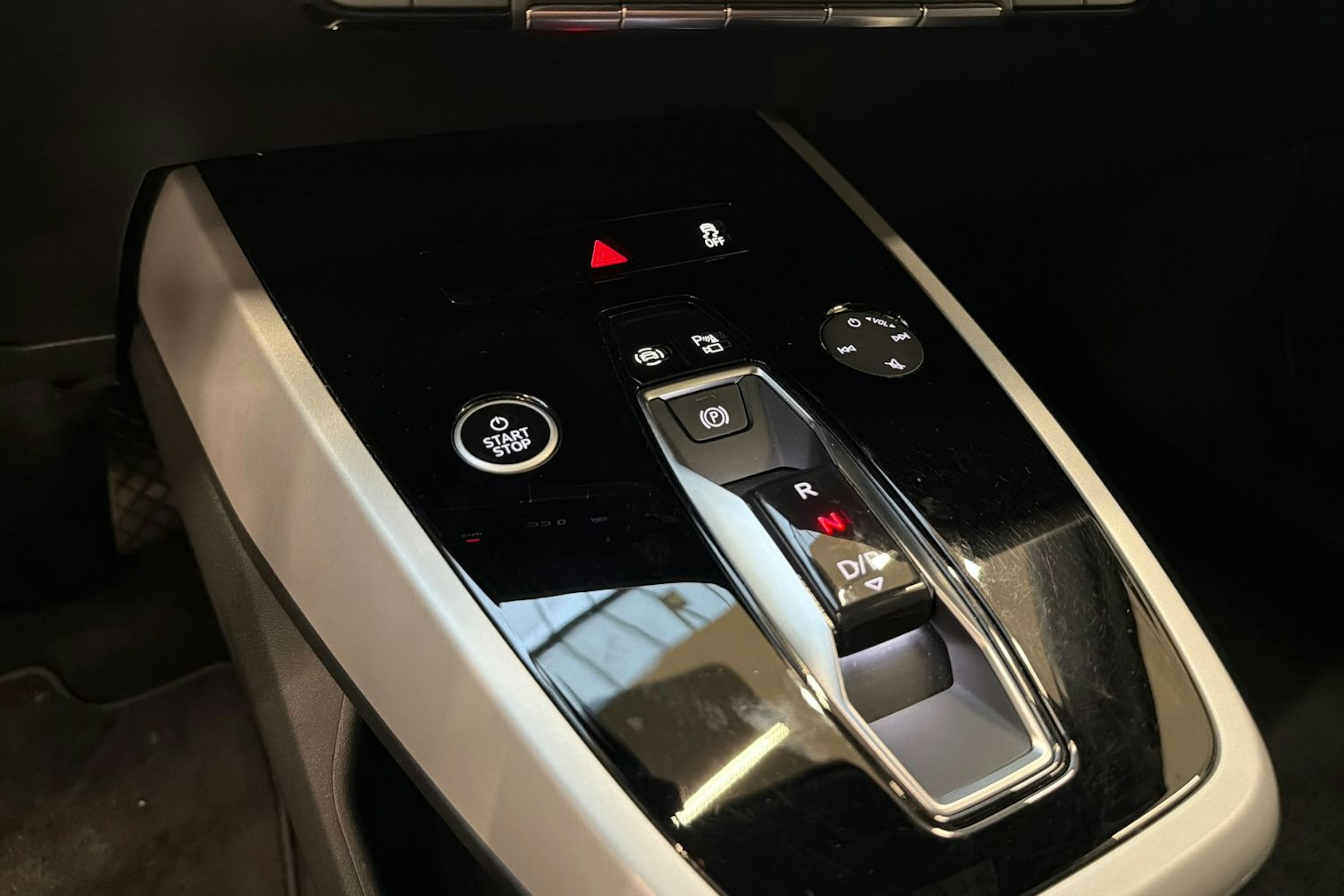 hopea Audi Q4 e-tron 2023 kuva 23.